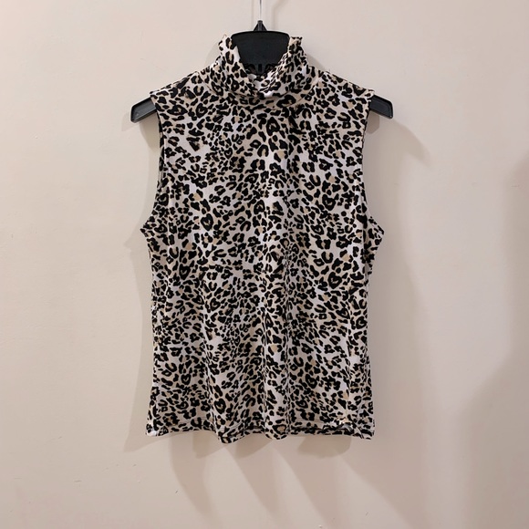 Riley & Rae turtleneck cheetah size large - Picture 2 of 3